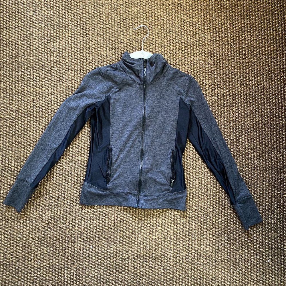 SOLOW Athleisure Black and Gray Zip-Up Jacket with Pockets